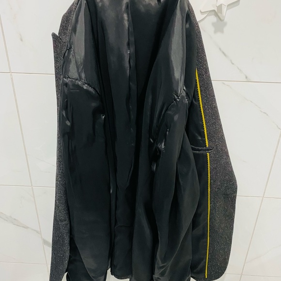 Like New Classic Guess Blazer - Picture 6 of 6